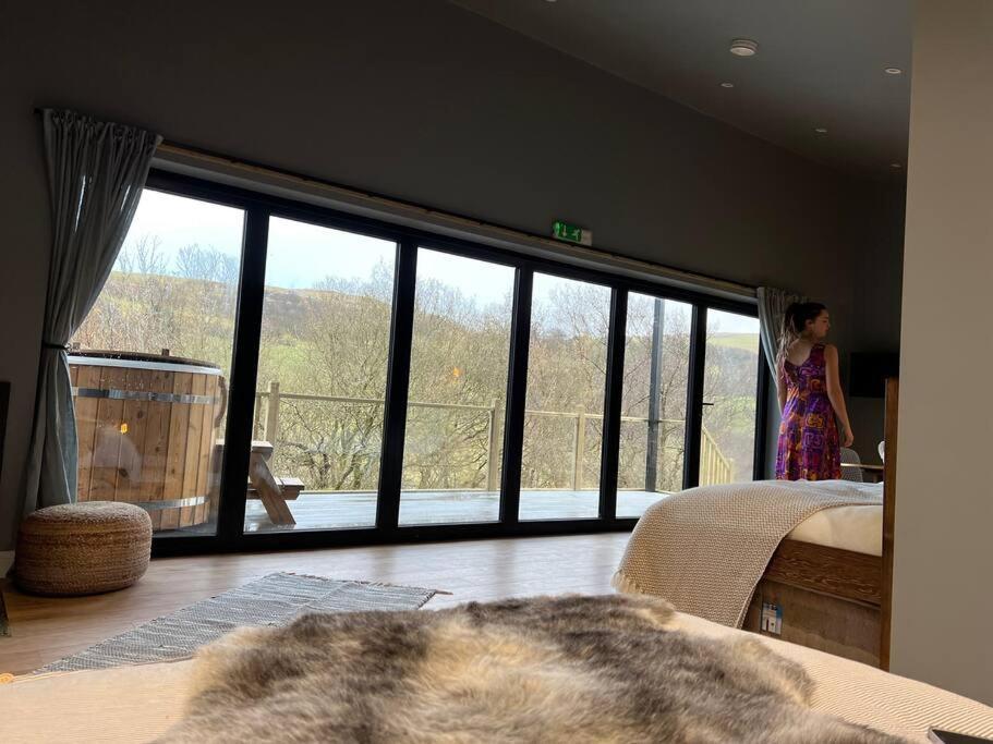 Luxury Lodge In The Treetops Llanbrynmair ภายนอก รูปภาพ