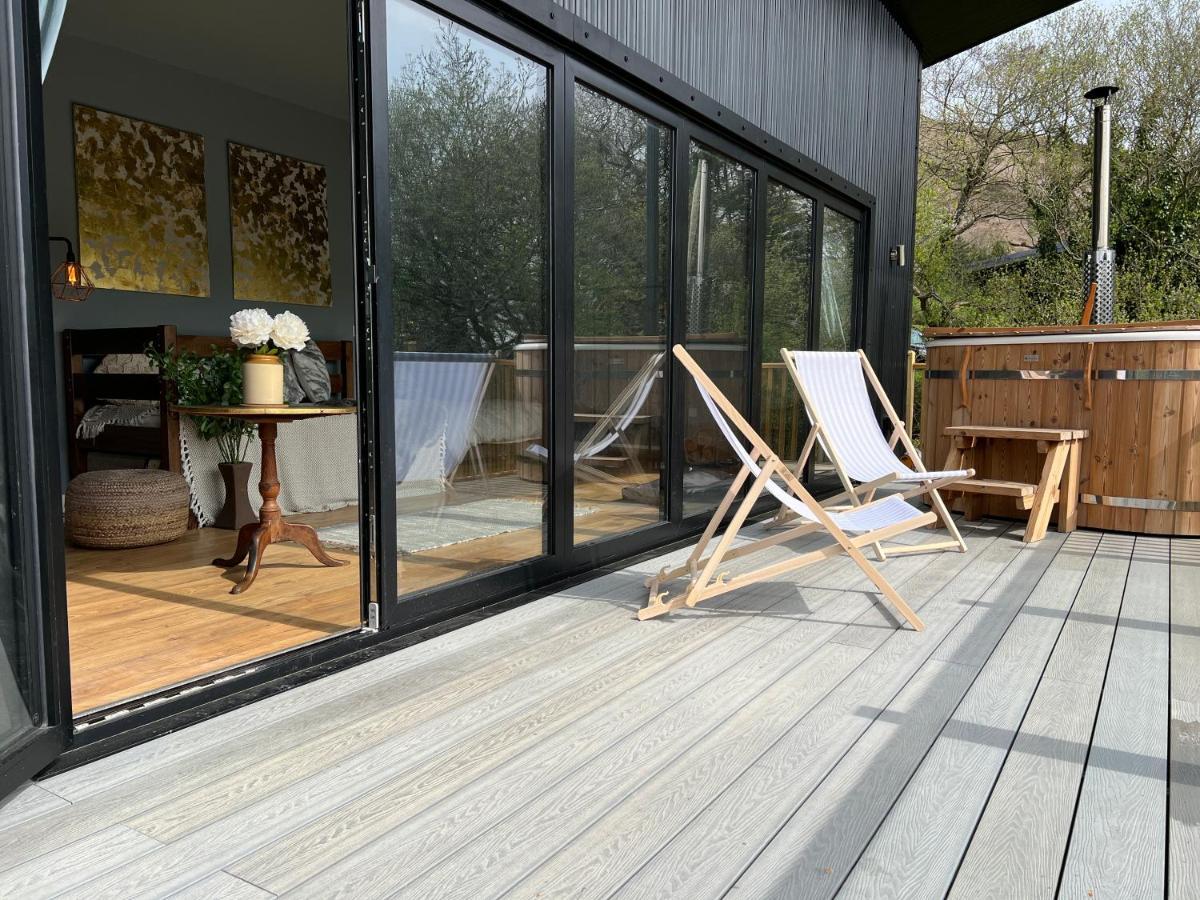 Luxury Lodge In The Treetops Llanbrynmair ภายนอก รูปภาพ